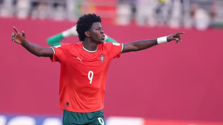 PSG rozważa ofertę za talent Benfici