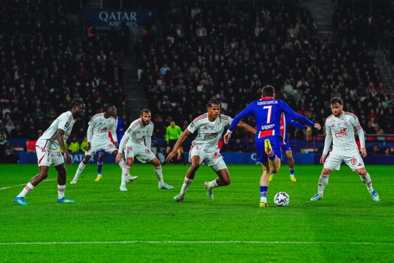 PSG pokazało nowe koszulki wyjazdowe!