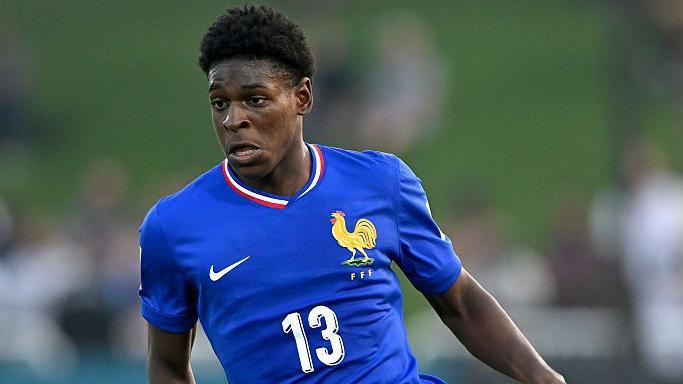 Arsenal sięgnie po młodego piłkarza PSG?